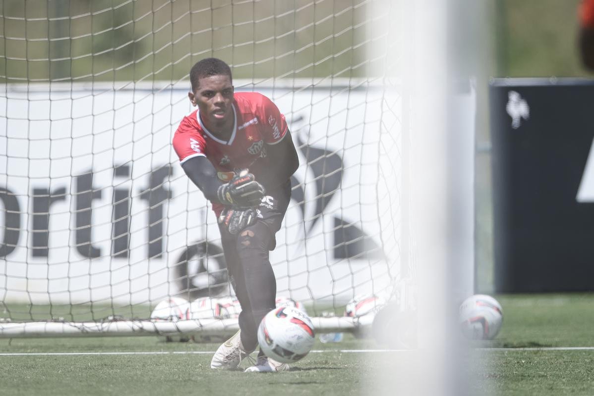 Fotos do primeiro treino de Junior Alonso no retorno ao Atltico