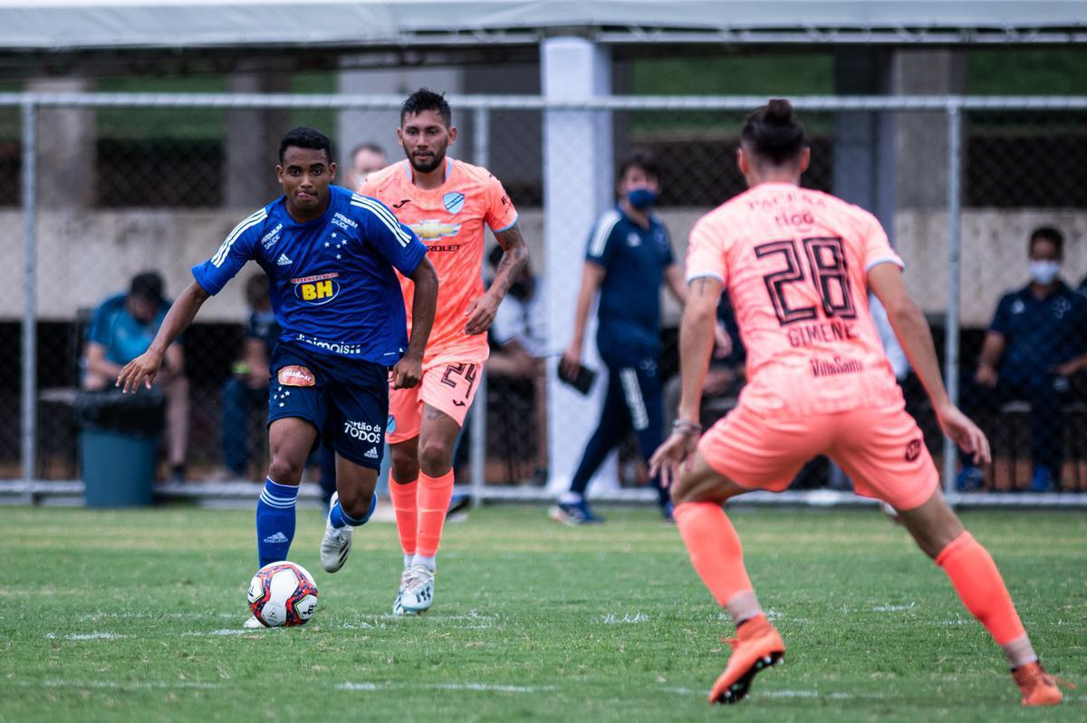 Imagens do jogo-treino entre Cruzeiro e Bolívar, neste sábado (20/2), na Toca da Raposa II. Time celeste venceu por 1 a 0
