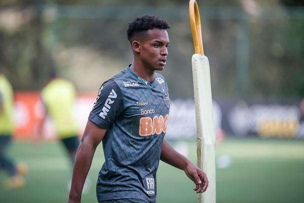 Neto - o ainda adolescente Neto, de apenas 16 anos, chegou ao profissional neste ano e já pode conquistar o primeiro título da carreira. Ele jogou duas vezes no Estadual.