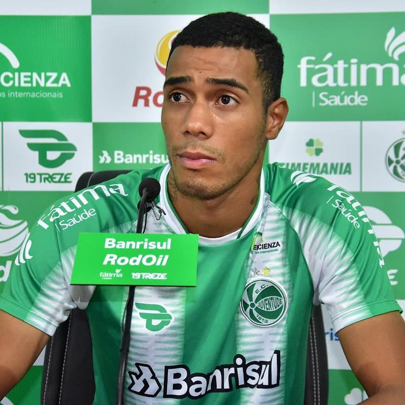 Alyson, lateral-esquerdo (Juventude)