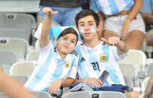 Torcedores na partida entre Argentina e Paraguai, no Mineiro, pela Copa Amrica