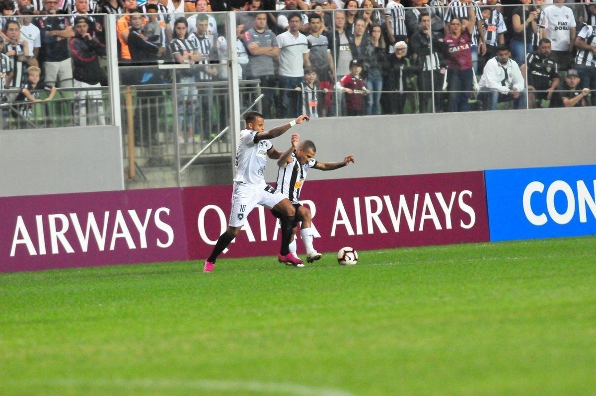 Fotos do primeiro tempo do duelo entre Atltico e Botafogo, no Independncia, pela Sul-Americana