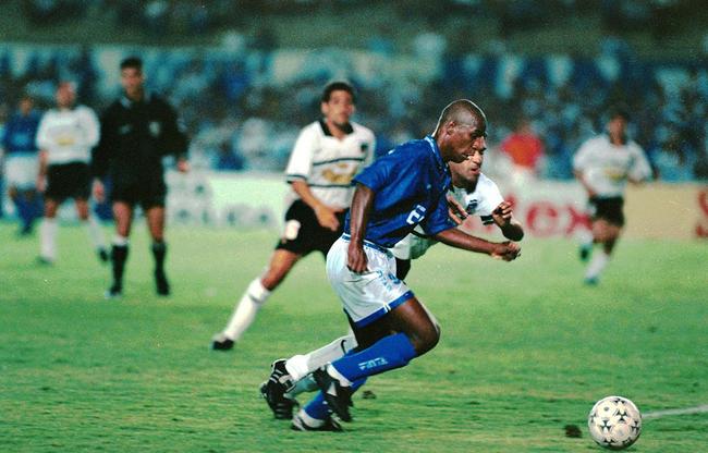Nove ttulos - Cleisson (meio-campo/atacante). Perodo: 1992 a 1997. Conquistas: Copa do Brasil (1993, 1996), Copa Ouro (1995), Copa Master da Supercopa (1995), Campeonato Mineiro (1992, 1994, 1996 e 1997), Copa Libertadores da Amrica (1997). 