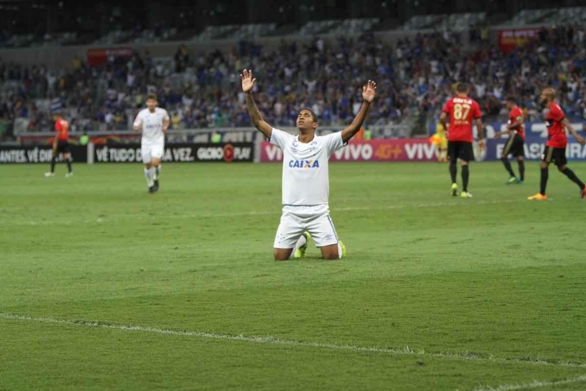 Imagens da partida entre Cruzeiro e Sport, duelo vlido pela 21 rodada da Srie A do Campeonato Brasileiro
