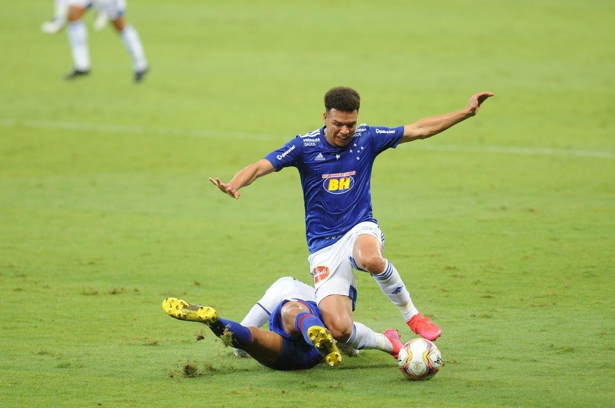 Fotos do jogo entre Cruzeiro e Paran Clube, no Mineiro, em Belo Horizonte, pela 19 rodada da Srie B do Campeonato Brasileiro