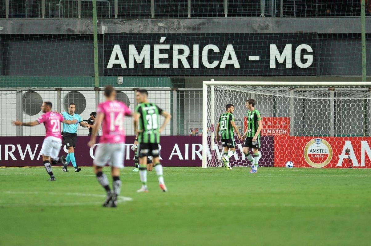 Fotos da derrota do Amrica para o Independiente del Valle, por 2 a 0, no Independncia, pelo Grupo D da Copa Libertadores