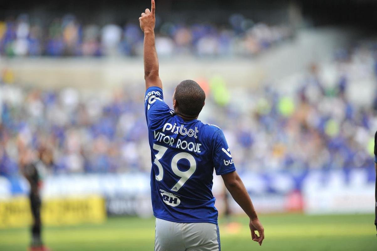 Vitor Roque marcou o segundo gol do Cruzeiro sobre o Athletic na semifinal do Mineiro, no Mineiro: 2 a 1