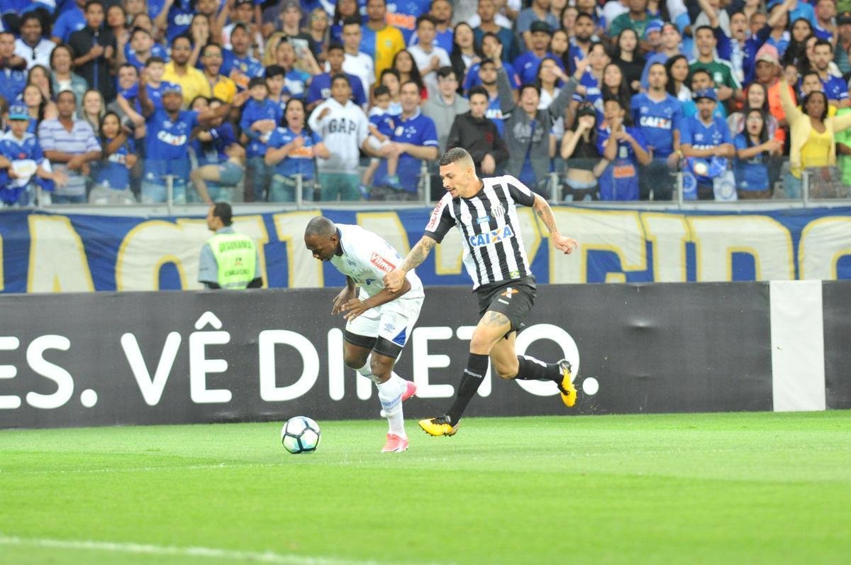 Imagens da torcida e da partida entre Cruzeiro e Santos, no Mineiro