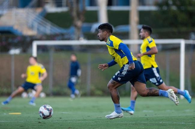 Fotos do treino do Cruzeiro nesta quinta-feira (6/5), na Toca da Raposa II