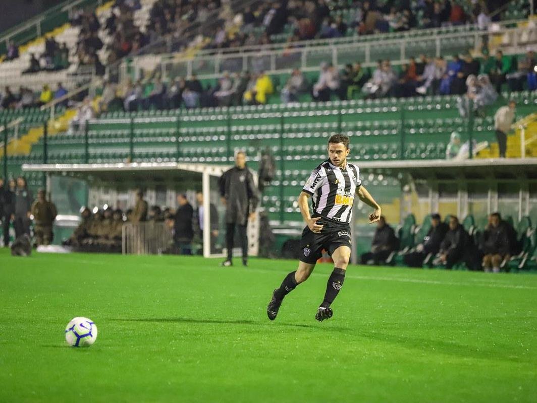 O lateral-esquerdo Lucas Hernndez foi comprado pelo Atltico em 2019 por  3 milhes de dlares (cerca de R$ 12 milhes na poca) e no conseguiu se firmar no clube. At 2020, jogou apenas sete vezes. Depois, passou a ser emprestado at o fim do vnculo com o Galo, que no foi renovado.