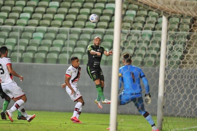 Fotos do jogo entre Amrica e Atltico-GO, no Independncia, em BH, pela 33 rodada do Campeonato Brasileiro de 2021