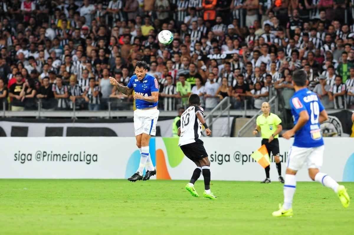 Imagens do segundo tempo do clssico vencido pelo Cruzeiro no Mineiro