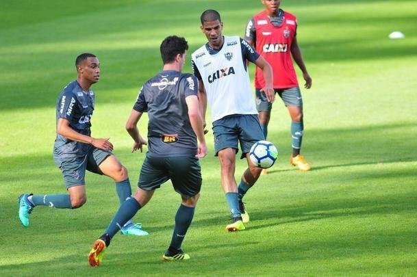 Fotos da apresentao e primeiro treino de Leandrinho no Atltico
