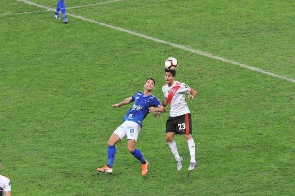 River teve boas chances no primeiro tempo e parou nas defesas de Fbio