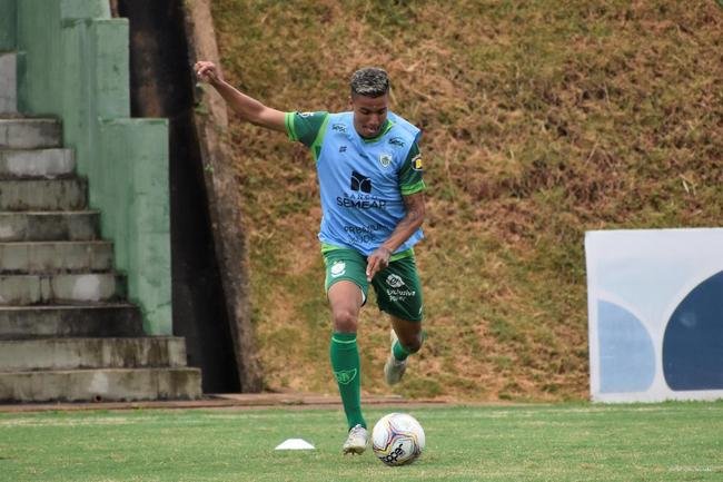 O Amrica segue com treinos preparatrios para a disputa do Campeonato Mineiro 2021. Comandados pelo auxiliar tcnico Mrcio Hahn, jogadores da base americana - e tambm os que tiveram menos oportunidades na temporada 2020 - realizam atividades voltadas ao Estadual.