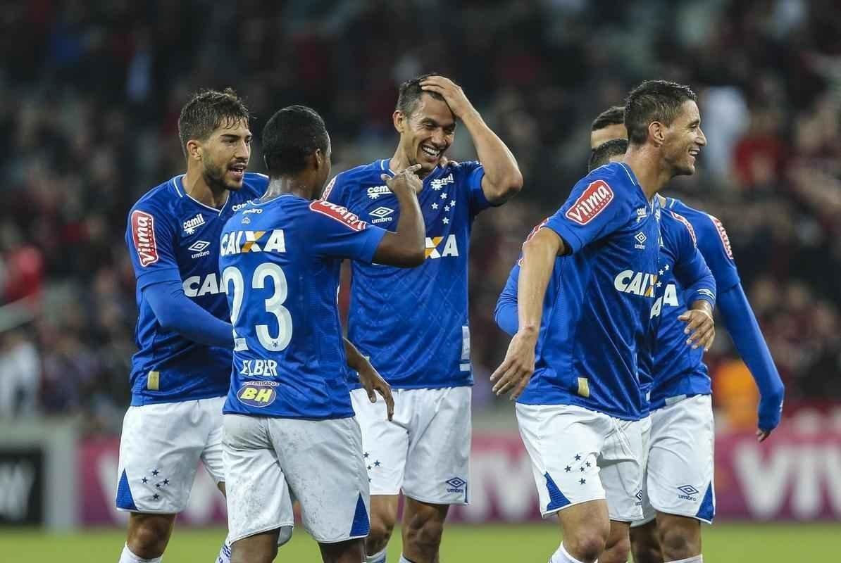 Imagens do jogo entre Atltico-PR e Cruzeiro, pela 13 rodada da Srie A, na Arena da Baixada