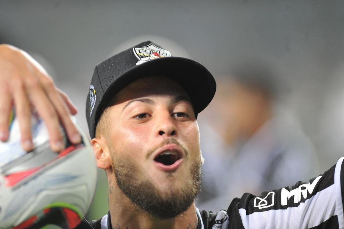 Festa do Atltico no Mineiro pela conquista do tricampeonato mineiro. Galo derrotou o Cruzeiro por 3 a 1 na final nica do estadual. Gols foram de Hulk (2) e Nacho
