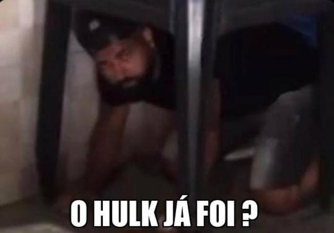 Torcedores de Atlético e Flamengo fizeram memes do conflito entre os atacantes Hulk e Gabigol