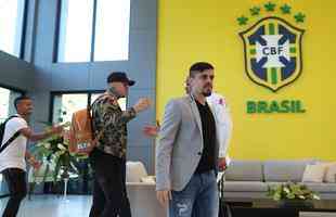 Jogadores da Seleo Brasileira chegam  Granja Comary