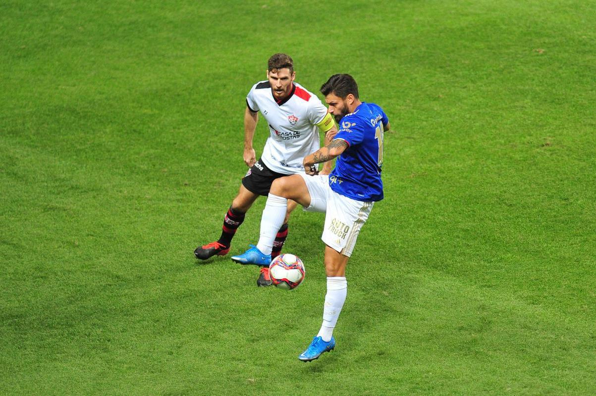Fotos do duelo entre Cruzeiro e Vitria, no Independncia, em Belo Horizonte, pela 17 rodada da Srie B do Campeonato Brasileiro
