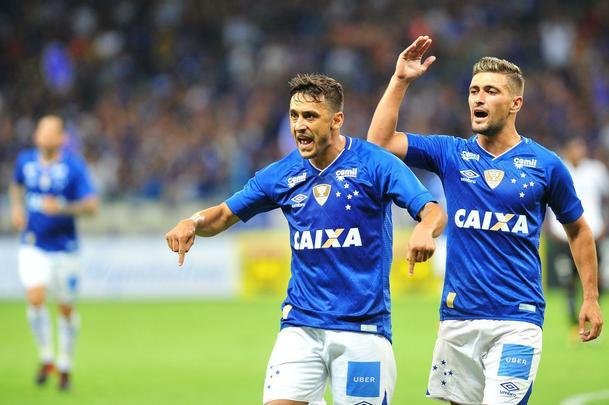 Imagens do jogo entre Cruzeiro e Tupi, no Mineiro