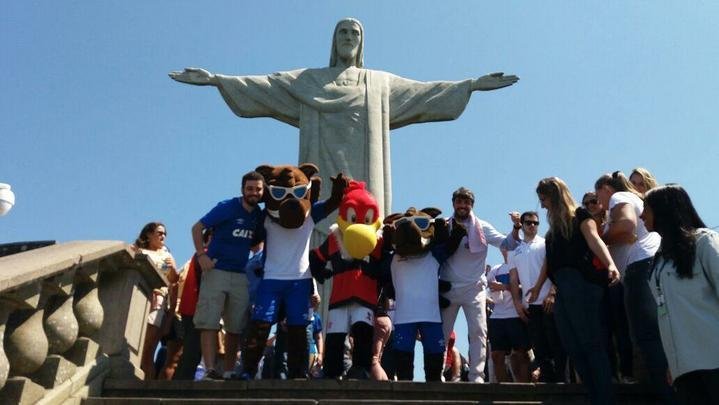 Mascotes de Flamengo e Cruzeiro no Rio de Janeiro