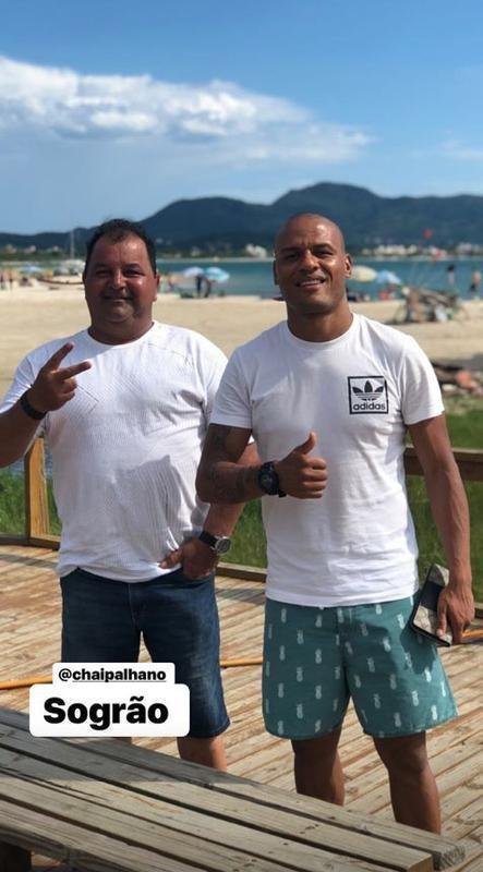 O lateral-direito Patric est com a famlia em Jurer-SC