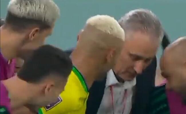 Terceiro gol do Brasil foi comemorado com direito a dana do pombo do tcnico Tite