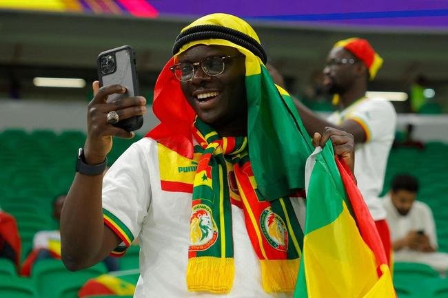 Fotos dos torcedores de Senegal e Holanda durante jogo pelo Grupo A da Copa do Mundo.