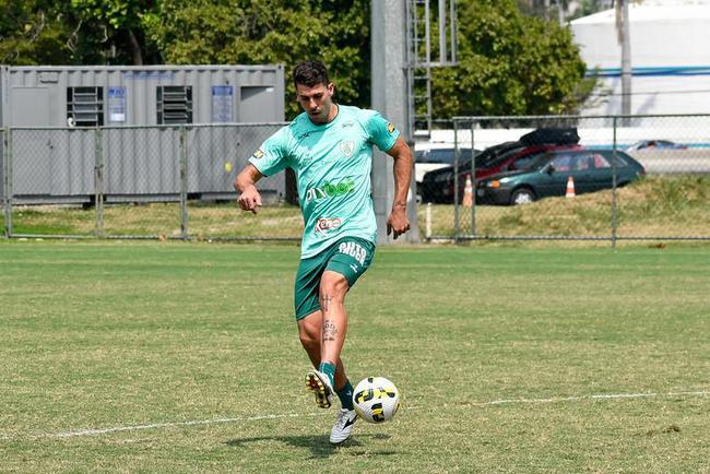 Danilo Avelar (lateral-esquerdo) - emprestado pelo Corinthians
