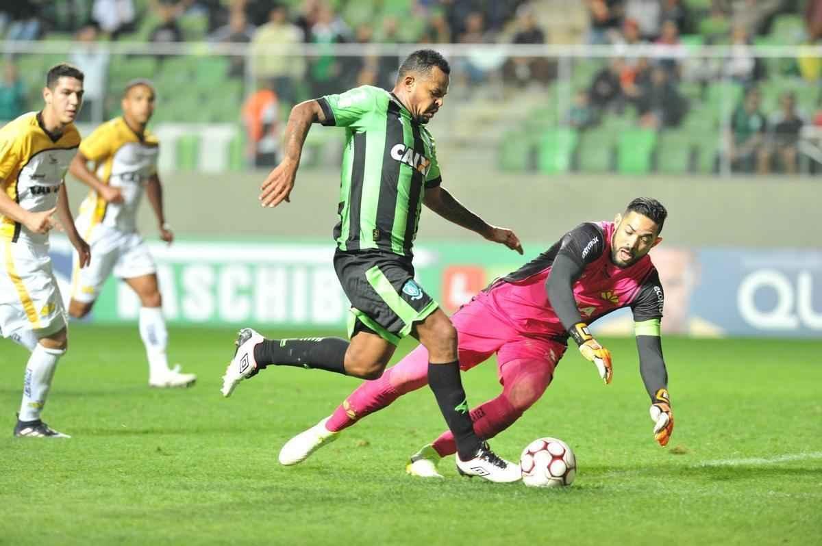 Imagens da partida entre Amrica e Cricima, no Independncia, pela Srie B do Brasileiro