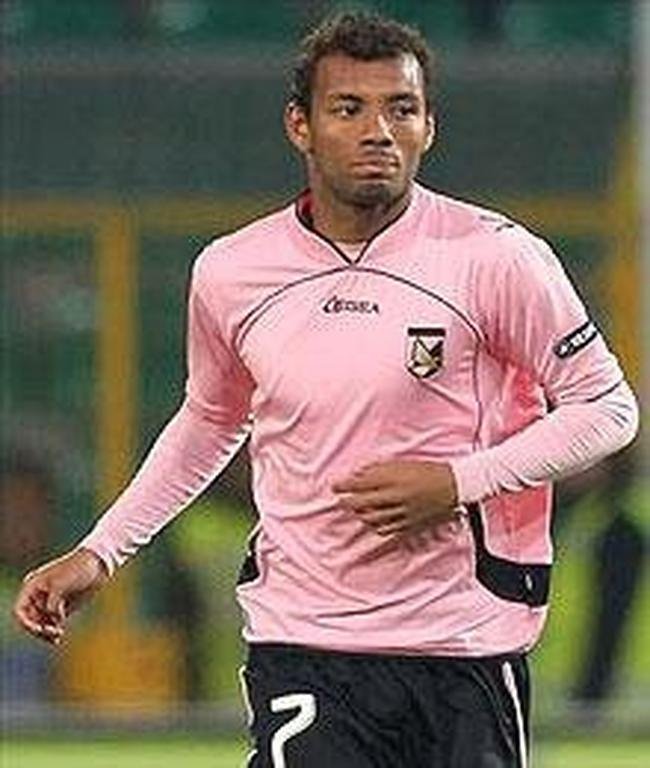 Joo Pedro (2010) - O jovem meia foi vendido pelo Atltico pouco depois da estreia como profissional. Aos 18 anos, ele foi negociado com o Palermo, da Itlia, por 2,45 milhes de euros (aproximadamente R$ 5,5 milhes na cotao da poca). Ele demorou a se firmar no futebol italiano. Durante a passagem pelo Palermo, foi emprestado a Vitria de Guimares (Portugal) e Pearol (Uruguai). Depois, passou por Santos e Estoril Praia (Portugal), at chegar ao Cagliari, da Itlia, onde se firmou. J so sete temporadas no clube, com 217 jogos e 68 gols marcados. 