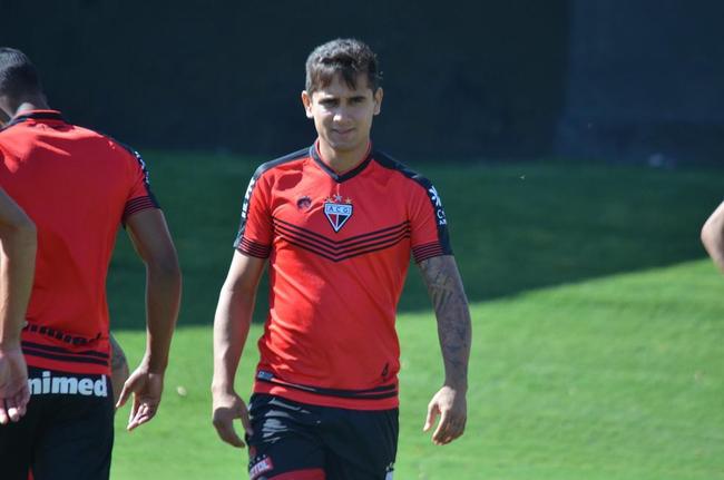 Everton Felipe - emprestado pelo So Paulo, participou de nove jogos pelo Cruzeiro antes da paralisao das competies devido  pandemia de COVID-19. No incio de julho, retornou ao tricolor paulista, que o repassou ao Atltico-GO. No clube goiano, o meia-atacante disputou 13 partidas (cinco como titular) e no balanou a rede.