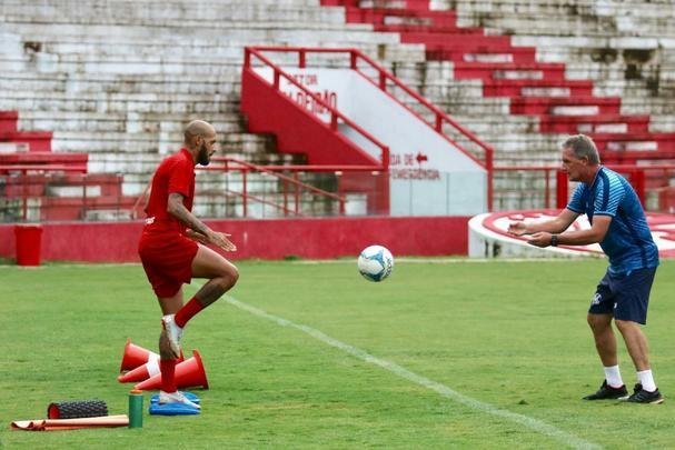 Timbu treinou nesta quarta-feira no Estádio dos Aflitos visando o confronto de volta das quartas de finais da Série C.