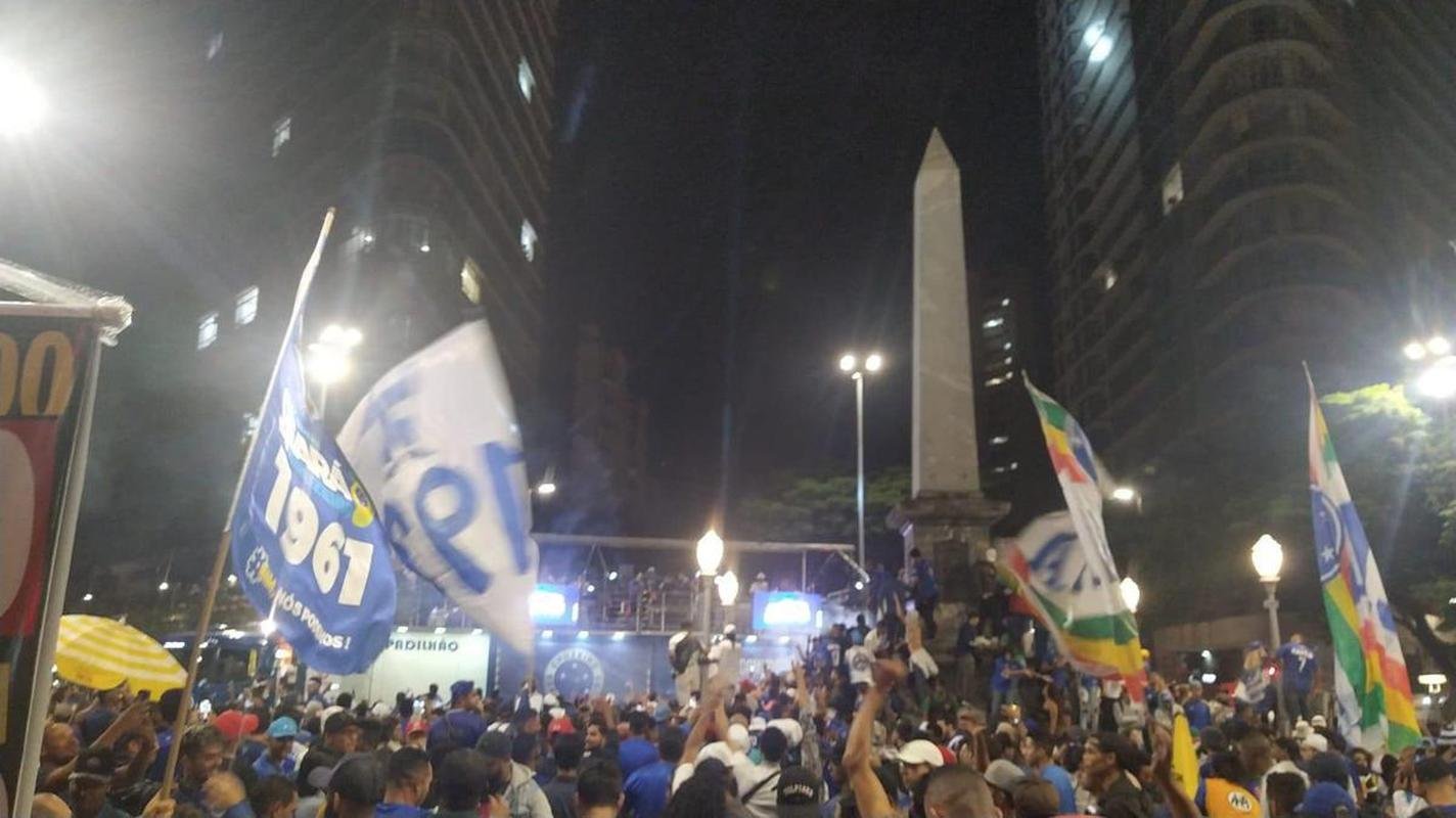 Festa do Cruzeiro na Praa 7 de Setembro, em Belo Horizonte, em comemorao ao acesso  Srie A do Campeonato Brasileiro de 2023