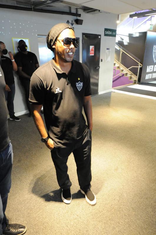 Ssia de Ronaldinho, Jos Robson Batista de Oliveira, durante evento no Mineiro com a presena do ex-craque do Atltico