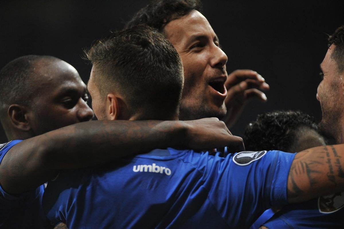 Arrascaeta marcou quarto gol do Cruzeiro, aps cruzamento perfeito de Edilson: 4 a 0