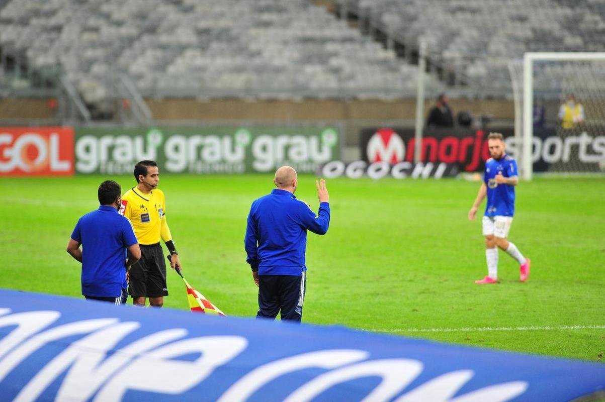 Fotos do jogo entre Cruzeiro e Vasco, no Mineiro, em Belo Horizonte, pela sexta rodada da Srie B do Brasileiro de 2021