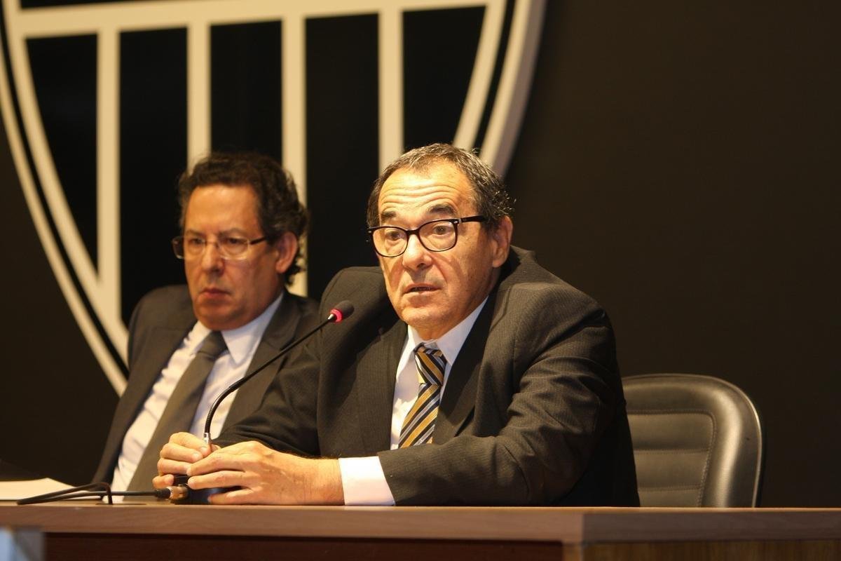 Veja imagens da entrevista coletiva de Srgio Sette Cmara