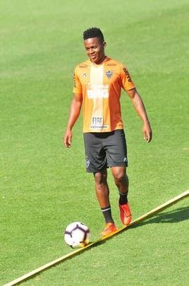 Tcnico Rodrigo Santana comandou treino nesta tera-feira  tarde, na Cidade do Galo, e definiu o time do Atltico para enfrentar o Coln, na Argentina, pela semifinal da Copa Sul-Amercana: Cleiton; Patric, Igor Rabello, Rver e Fbio Santos; Z Welison e Elias; Char, Vincius e Cazares; Franco Di Santo.