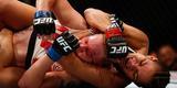 UFC 196, em Las Vegas - Amanda Nunes tenta finalizar com estrangulamento