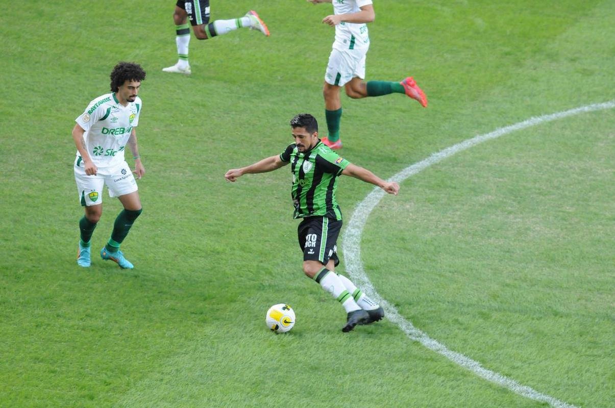 Amrica e Cuiab se enfrentaram, no Independncia, pela 9 rodada do Campeonato Brasileiro