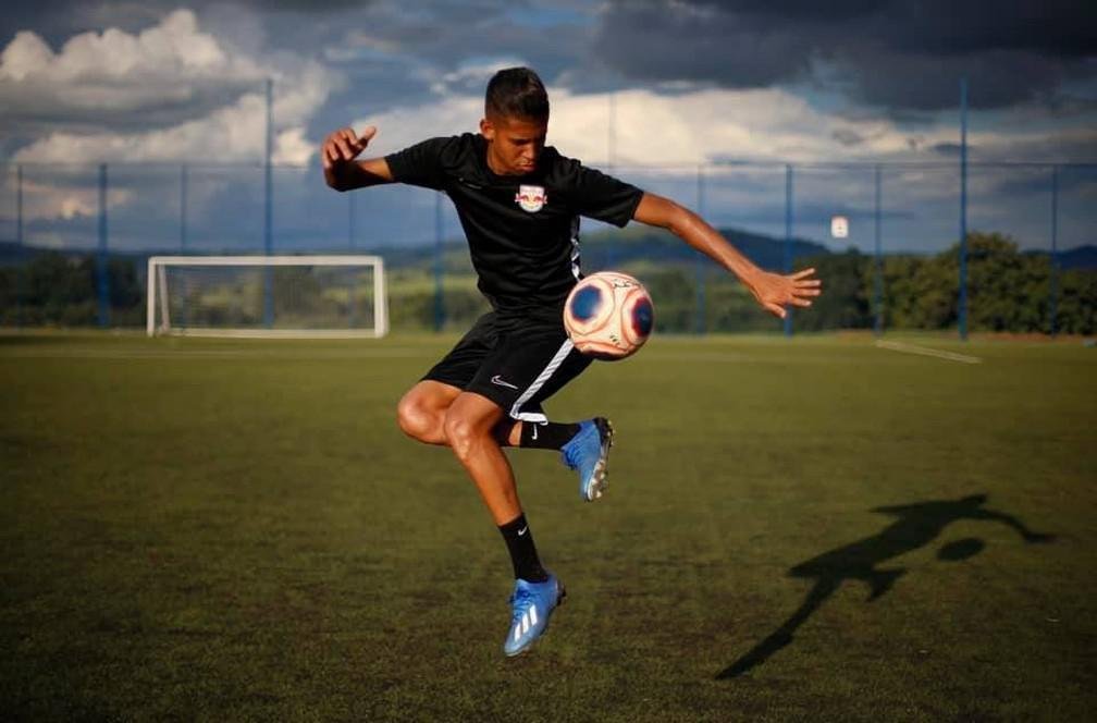 Weverton -  reserva de Aderlan no elenco do Bragantino, que adquiriu seus direitos por cerca de R$ 4 milhes. Aos 21 anos, o lateral-direito foi titular em apenas dois dos 11 jogos que disputou pelo clube paulista.