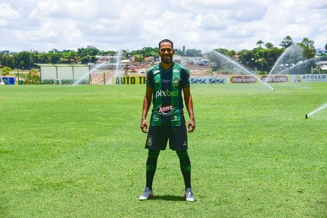 Atacante Everaldo foi apresentado nesta quinta-feira (19) como novo refor�o do Am�rica para a temporada de 2022