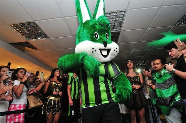 Coleo de uniformes do Amrica da temporada 2019. Clube adotou marca prpria, a Sparta. Por isso, desfile na loja do clube, no shopping Boulevard, em BH, foi ao estilo espartano