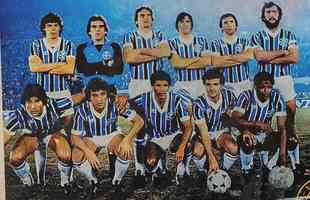 Grmio (1983) - Em 1983, o Grmio deixou o Flamengo de Zico para trs e terminou a fase de grupos como lder, com cinco vitrias e um empate. Na etapa semifinal (tambm em grupos), eliminou Estudiantes e Amrica de Cli-COL. A deciso foi contra o tradicionalssimo Pearol-URU, com vitria por 3 a 2 no agregado para o time de Renato Gacho.