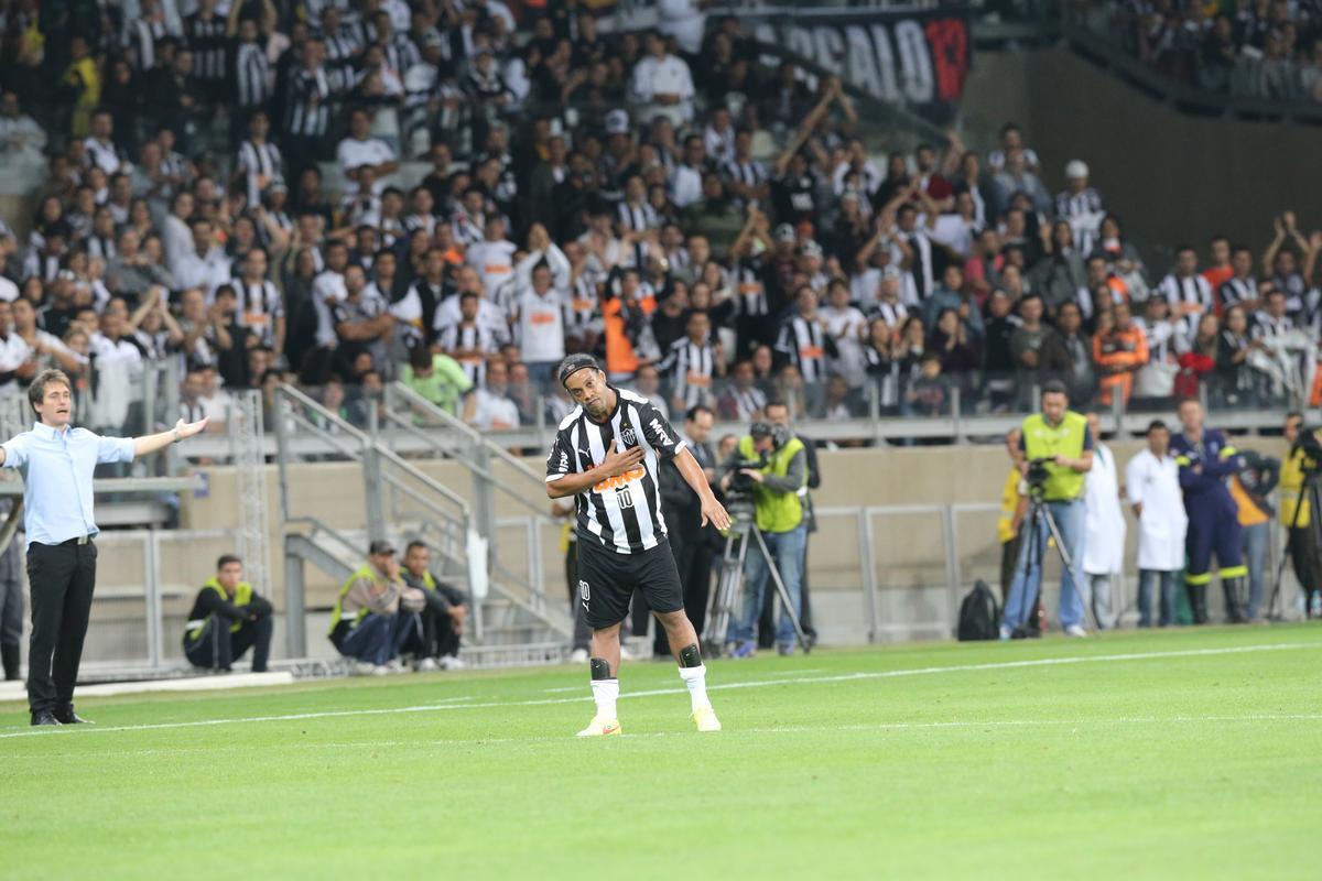 Ronaldinho pode ter feito, contra o Lans, na despedida da Recopa, o seu ltimo jogo pelo Atltico