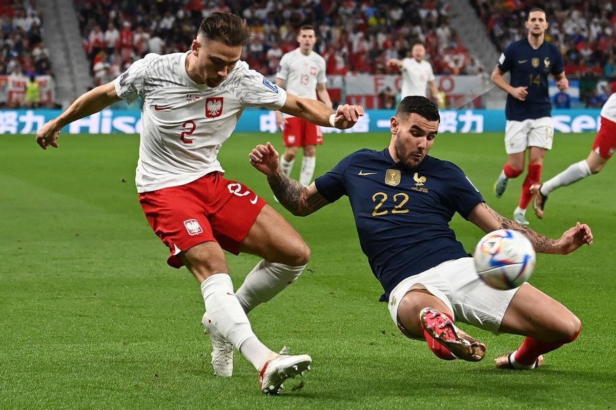 Lances da partida entre Frana e Polnia, pelas oitavas de final da Copa do Mundo.