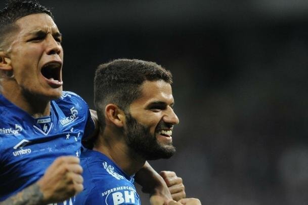 Fotos do jogos entre Cruzeiro e Deportivo Lara no Mineiro