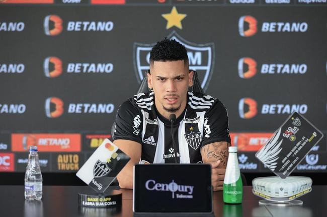 Paulinho foi oficialmente apresentado na Cidade do Galo nesta sexta-feira (16/12).
